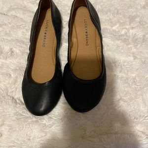 Lucky brand flats. Size 8. Feels like a pillow in your shoes.